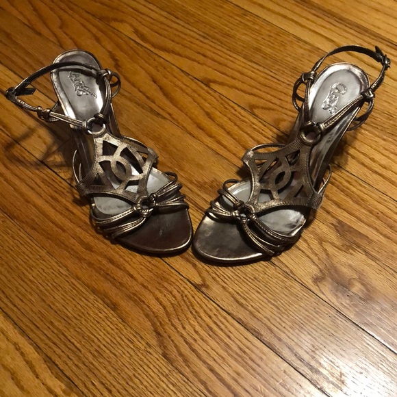 Carlos Santana gray/silver heels, size 9 - Picture 2 of 6